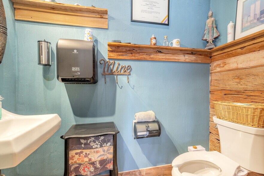 More Photos Of 1112 Riverside Dr, Holly Hill Storefront Retail Office For Sale