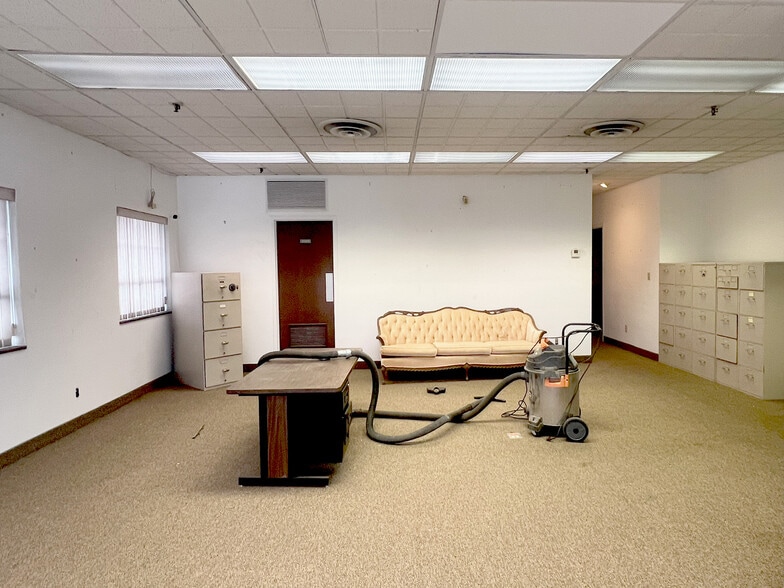 More Photos Of 1040 W 12th St, Erie Manufacturing For Sale