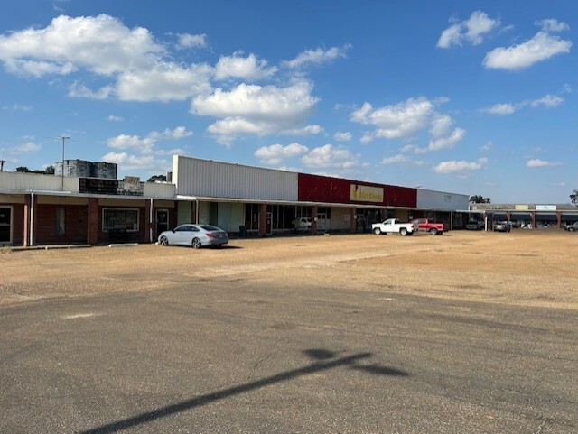 Primary Photo Of 1575 Jerry Clower Blvd, Yazoo City General Retail For Sale