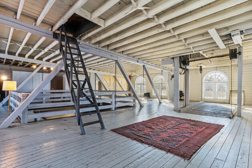 More Photos Of 705-707 Cherry Aly, Hudson Warehouse For Lease