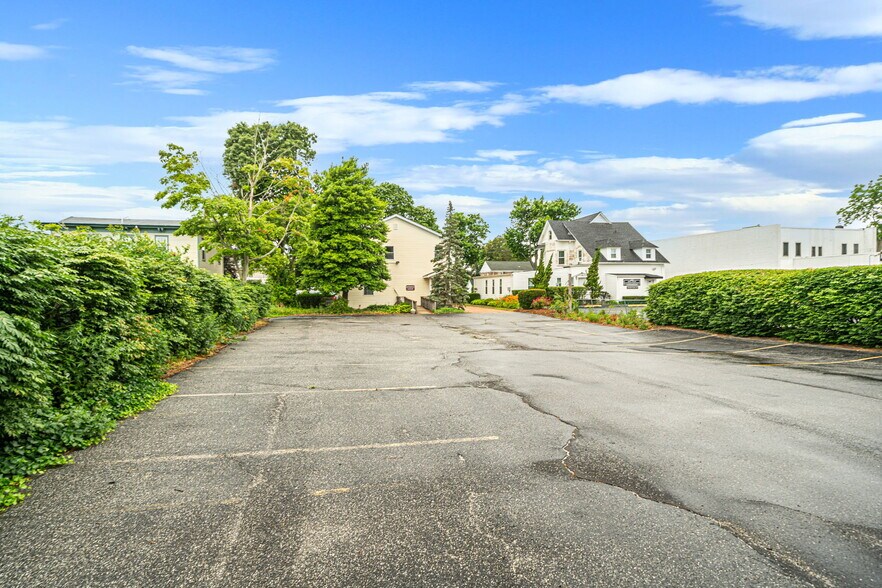 More Photos Of 147 N Ocean Ave, Patchogue Office For Sale