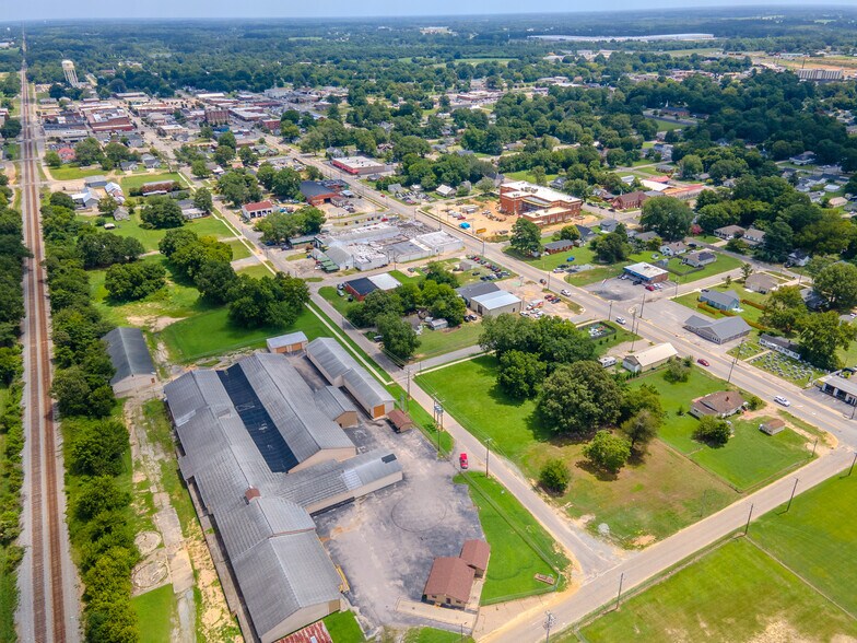 More Photos Of 800 S Wilson Ave, Dunn Industrial For Lease