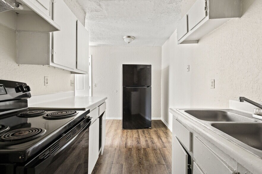 More Photos Of 7550 NW 10th St, Oklahoma City Apartments For Sale