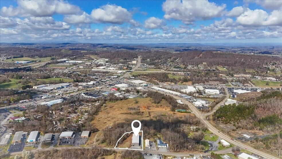 More Photos Of 309 E Springbrook Dr, Johnson City Flex For Lease