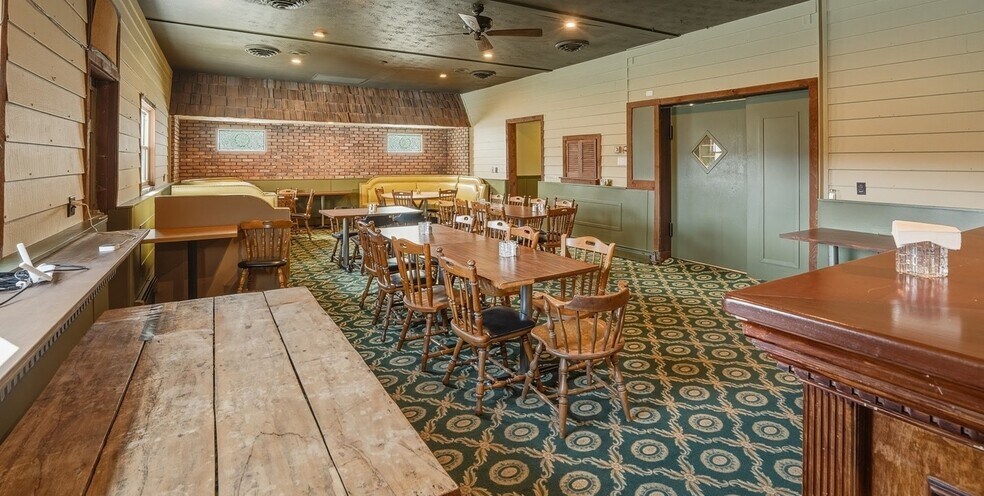 More Photos Of 650 N Main St, Sheffield Restaurant For Sale