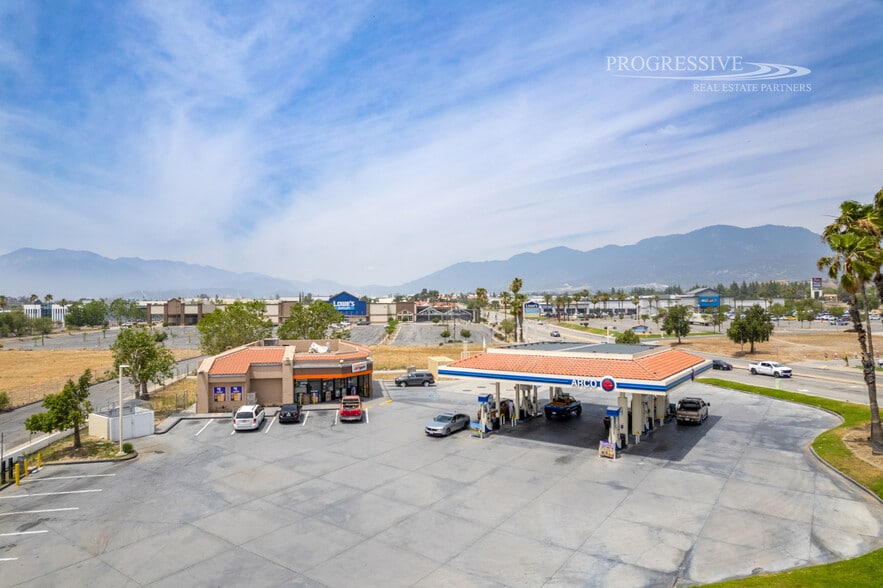 More Photos Of 3890 University Pky, San Bernardino Service Station For Sale