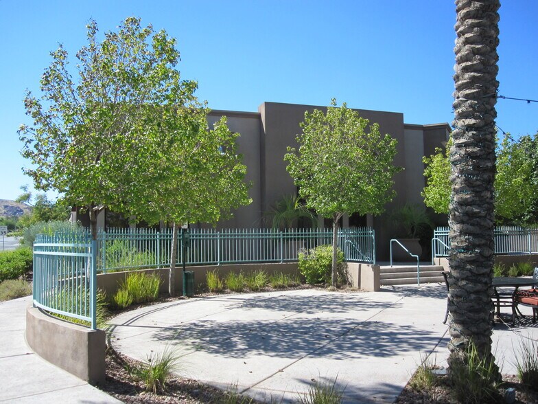 More Photos Of 1720 W Horizon Ridge Pky, Henderson Storefront Retail Office For Lease