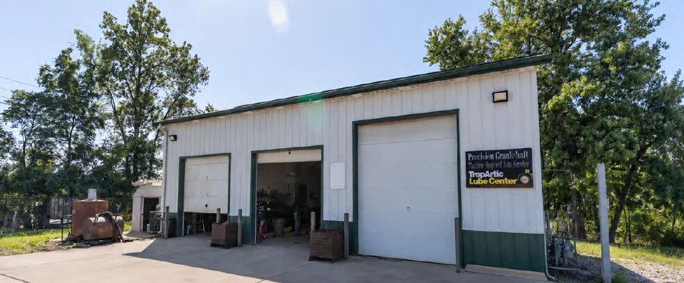 More Photos Of 207 SE 16th Ter, Lee's Summit Industrial For Sale