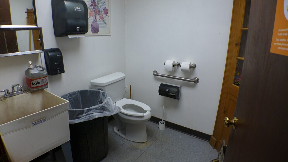 More Photos Of 1610 7th Ave, Beaver Falls Storefront For Sale