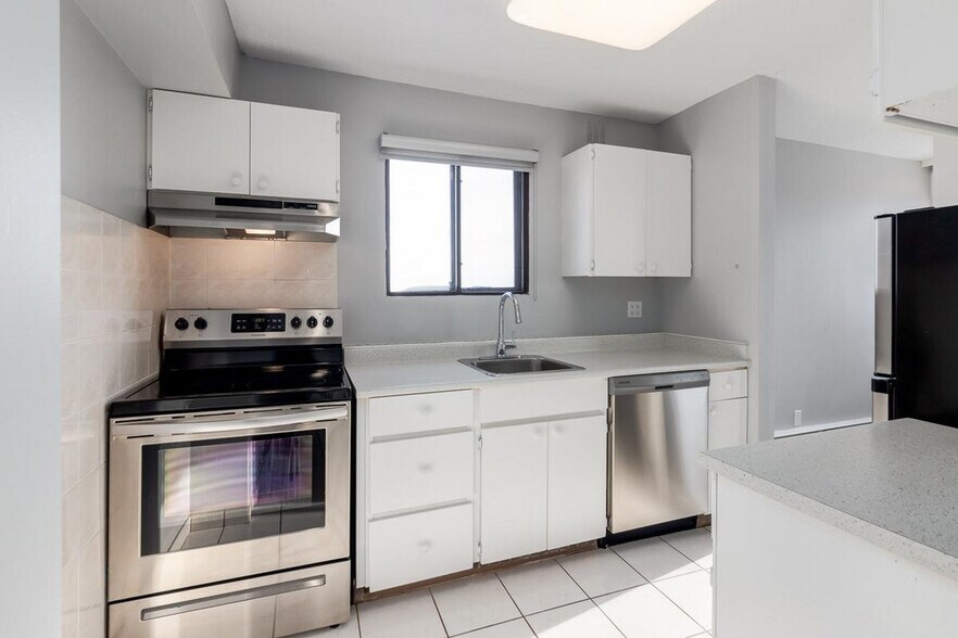 More Photos Of 2105 90 Av SW, Calgary Apartments For Lease