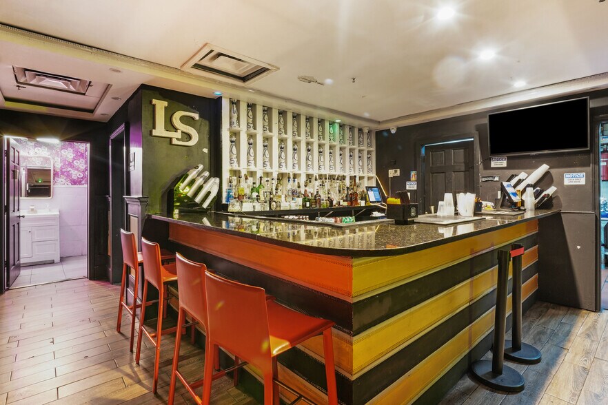 More Photos Of 727 Cranston St, Providence Bar For Sale