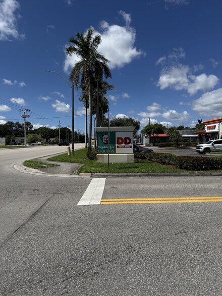 More Photos Of 6805-7031 Taft St, Hollywood Unknown For Lease