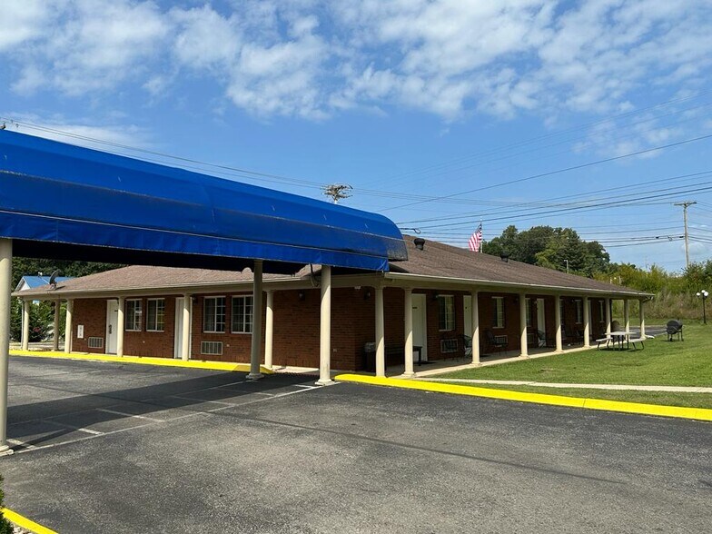 More Photos Of 1500 Edmonton Rd, Tompkinsville Hotel For Sale
