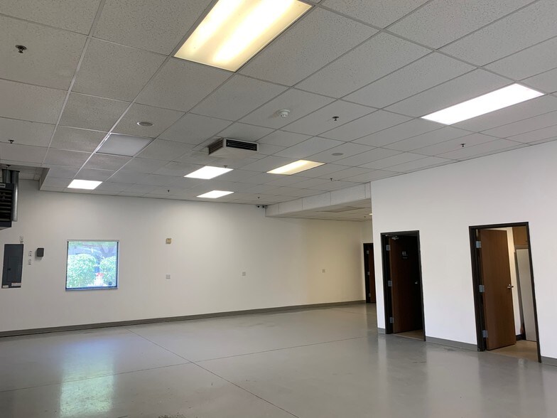 More Photos Of 7505 E Harvard Ave, Denver Flex For Sale