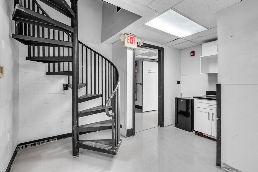 More Photos Of 721 Collins Ave, Miami Beach Storefront For Sale