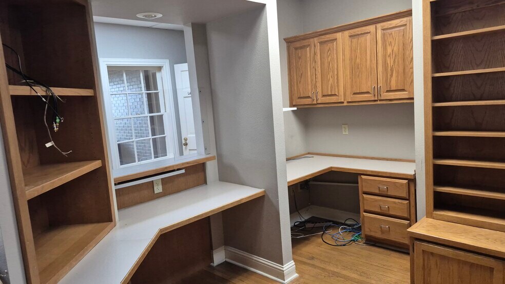 More Photos Of 1656 Malvern Ave, Hot Springs Office For Lease