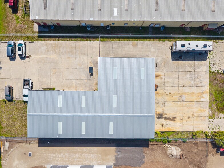 More Photos Of 2640 Avenue of the Americas St, Englewood Warehouse For Sale