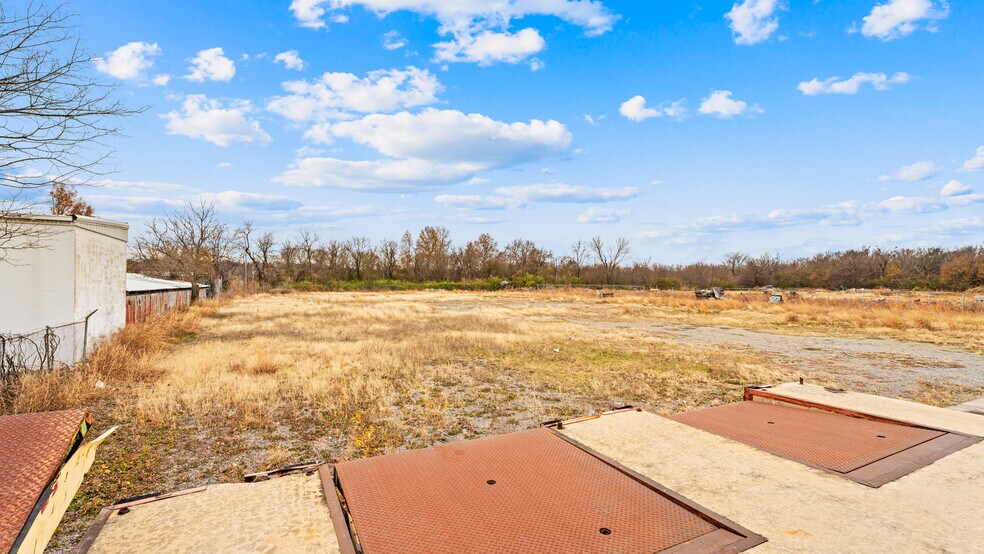 More Photos Of 1107-1111 W Shawnee St, Muskogee Auto Repair For Sale