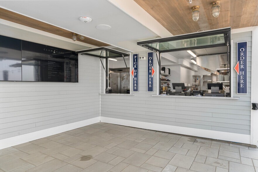 More Photos Of 212 Water St, Block Island Storefront For Sale