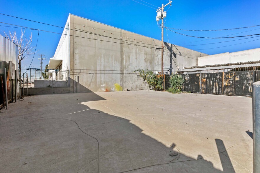 More Photos Of 11285 Goss St, Sun Valley Warehouse For Sale