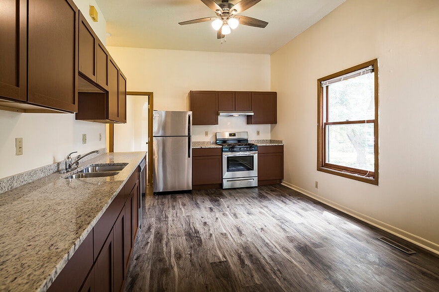 More Photos Of 1910 Feronia Ave, Saint Paul Apartments For Sale