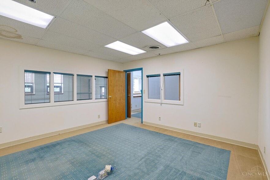 More Photos Of 2108 Central Pky, Cincinnati Loft Creative Space For Sale