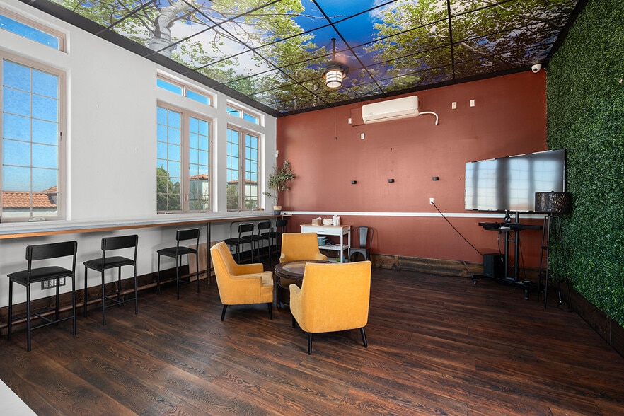 More Photos Of 4727 University Ave, San Diego Restaurant For Sale