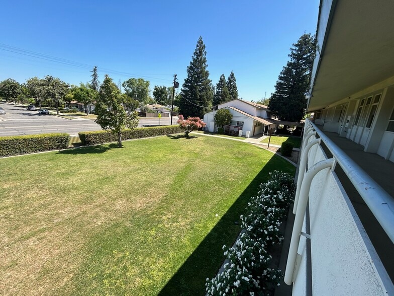 More Photos Of 101 W Clinton Ave, Fresno Specialty For Sale