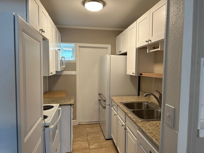 More Photos Of 614 Oak Ave, Clearwater Apartments For Sale