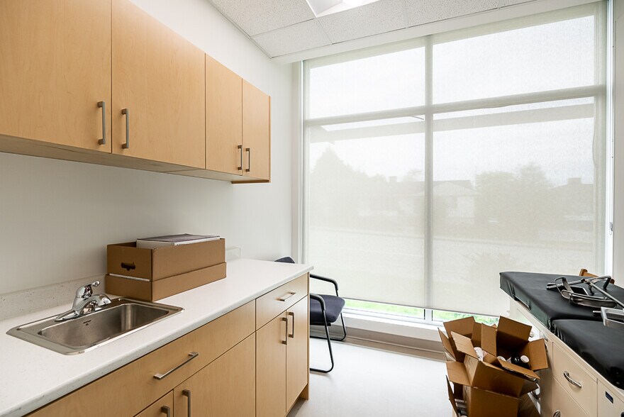 More Photos Of 4695 Canada Way, Burnaby Medical For Lease