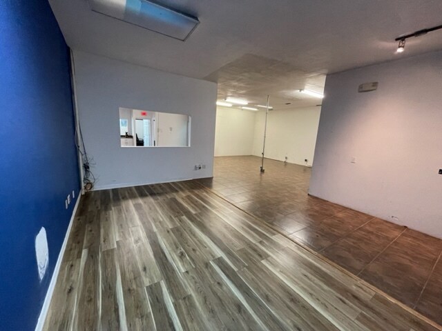 More Photos Of 1011-1065 5th Ave N, Naples Storefront Retail Office For Lease