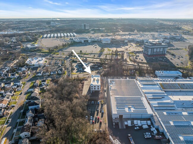 More Photos Of 374 Green St, Woodbridge Coworking Space