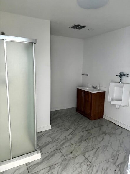 More Photos Of 326 W 131st St, Los Angeles Warehouse For Sale