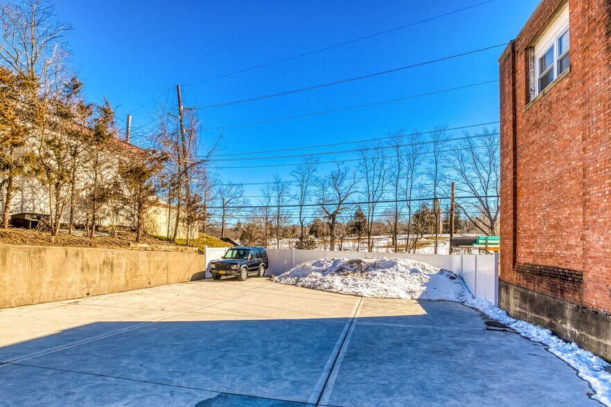 More Photos Of 135 Haven Ave, Port Washington Office For Lease