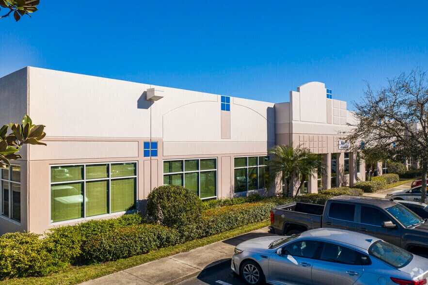 More Photos Of 4015-4037 Crescent Park Dr, Riverview Flex For Lease