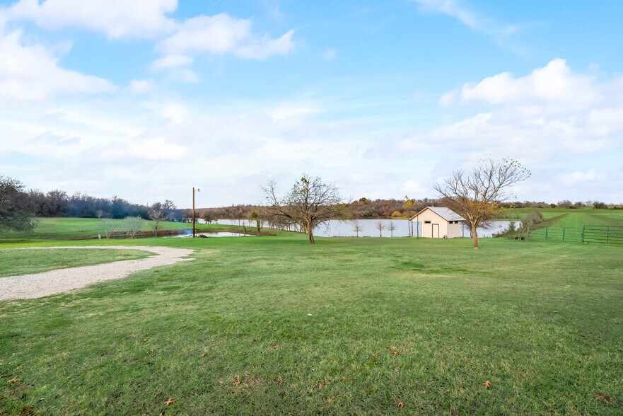 More Photos Of 955 Jack Eastham, Avalon Land For Sale