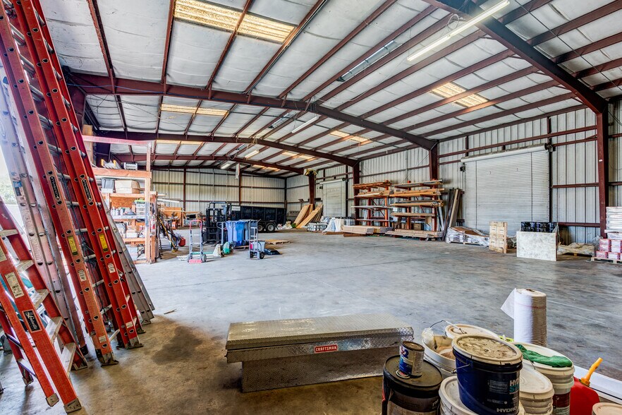 More Photos Of 6901 S 78th St, Riverview Warehouse For Lease