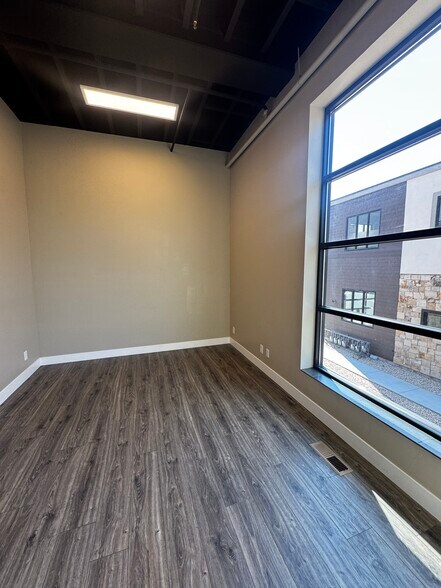 More Photos Of 4554 Forestdale Dr, Park City Light Manufacturing For Sale