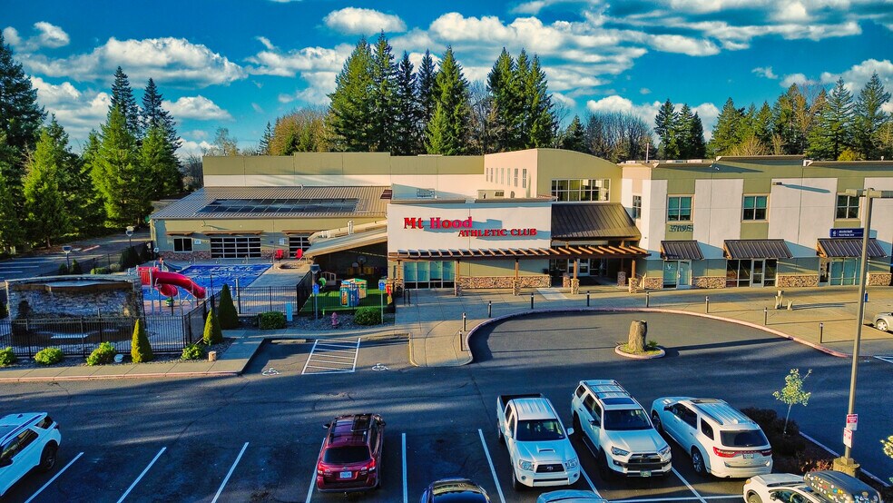 More Photos Of 37095 Us-26 Hwy, Sandy Health Club For Sale