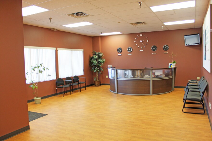 More Photos Of 8001 N University St, Peoria Office For Sale