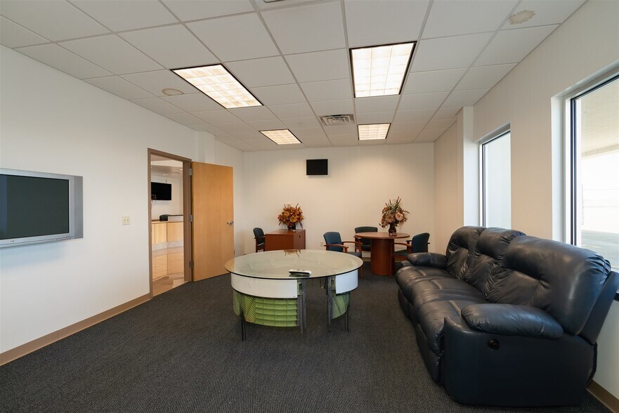 More Photos Of 2841 E Empire St, Bloomington Airplane Hangar For Sale