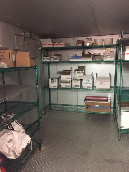 More Photos Of 139 Riverside Dr, Thompson Freestanding For Sale