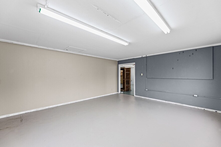 More Photos Of 600 N Maple St, Garnett General Retail For Sale