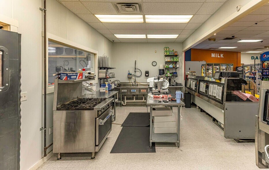 More Photos Of 95 Main St, Fairfield Supermarket For Sale