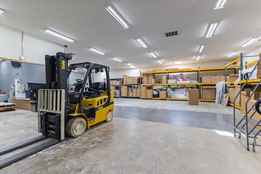 More Photos Of 5195 Commerce Cir, Indianapolis Industrial For Sale