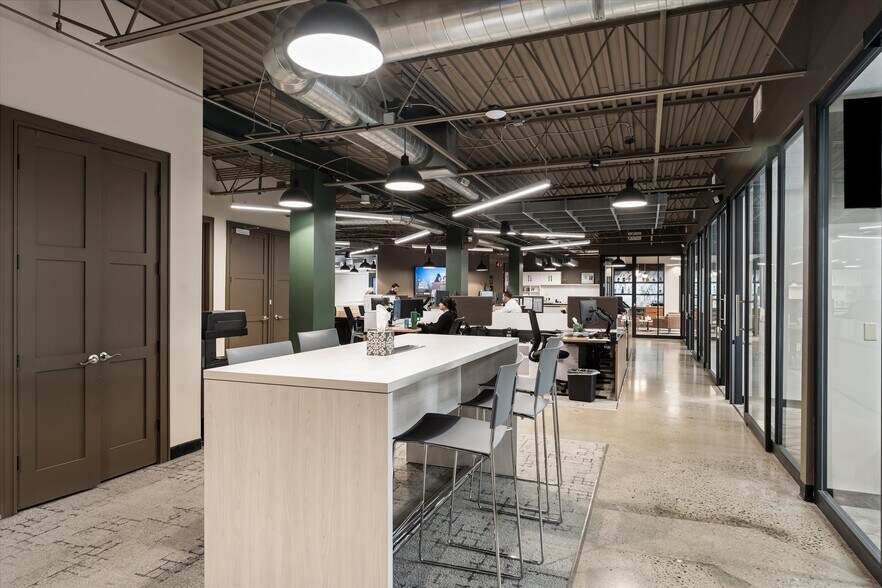 More Photos Of 29444 Northwestern Hwy, Southfield Office For Sale