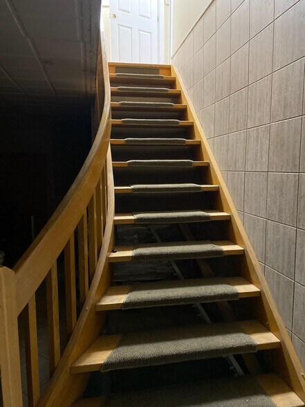 More Photos Of 168 Railroad St, Huntington Manufacturing For Lease