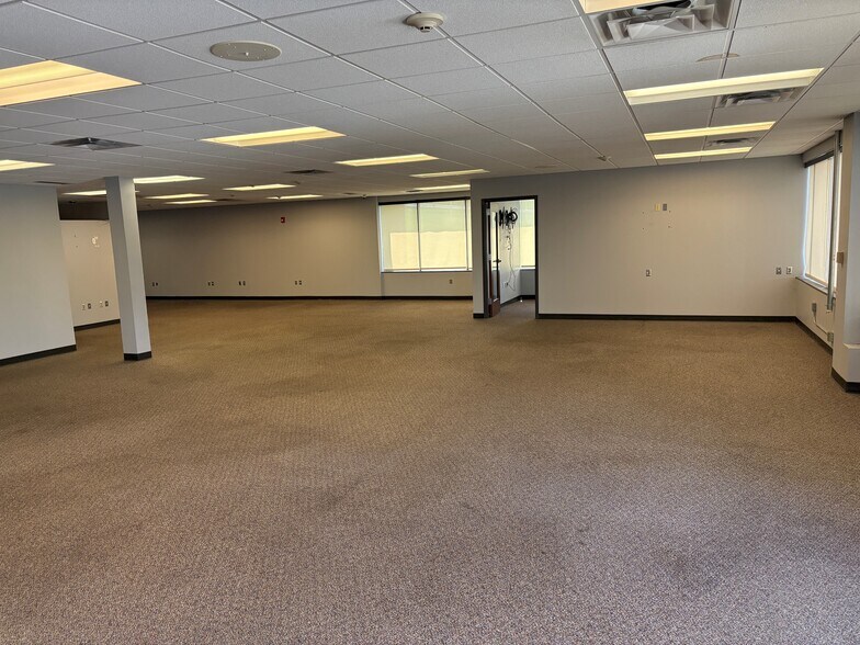 More Photos Of 8600 W 110th St, Overland Park Office For Lease