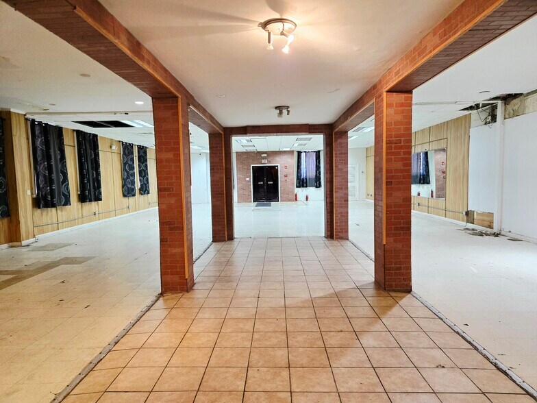 More Photos Of 220 E Galena Blvd, Aurora Storefront For Sale