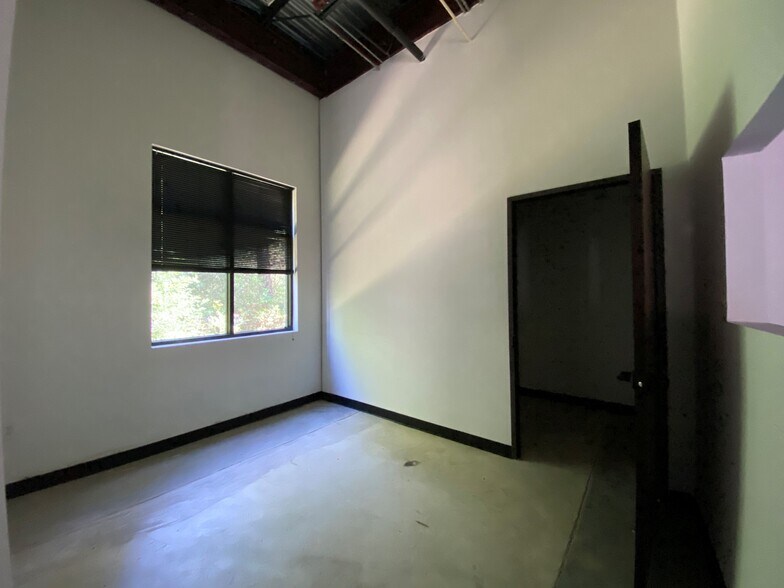 More Photos Of 8101 Kuykendahl Rd, The Woodlands Office For Lease